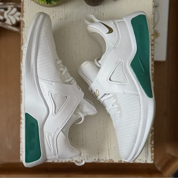 Nike Air Max Bella TR5 Sneakers - Picture 4 of 12